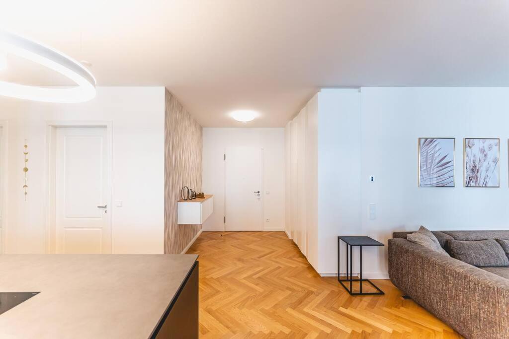 Tip! 120 Qm Direkt Am Neumarkt Apartment
