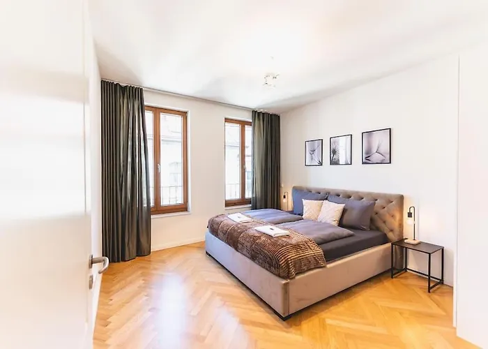 Tip! 120 Qm Apartment Direkt Am Neumarkt