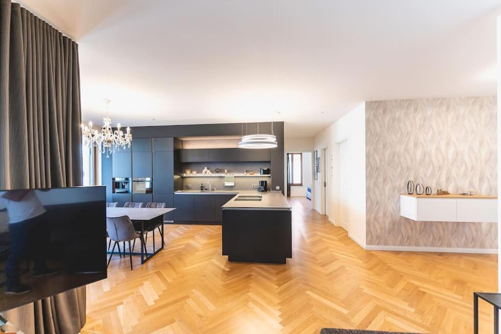 Apartament Tip! 120 Qm Direkt Am Neumarkt
